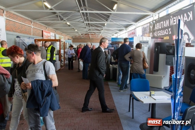 Zdjęcie w galerii na portalu naszraciborz.pl: Najmłodsi mieszkańcy gminy na scenie festynu rodzinnego w Pietrowicach Wielkich  wiadomości z regionu