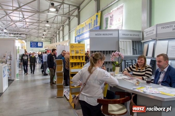Zdjęcie w galerii na portalu naszraciborz.pl: Najmłodsi mieszkańcy gminy na scenie festynu rodzinnego w Pietrowicach Wielkich  wiadomości z regionu