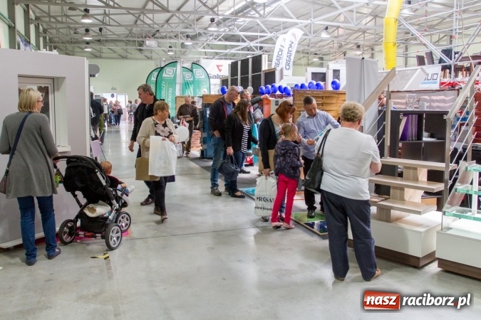 Zdjęcie w galerii na portalu naszraciborz.pl: Najmłodsi mieszkańcy gminy na scenie festynu rodzinnego w Pietrowicach Wielkich  wiadomości z regionu