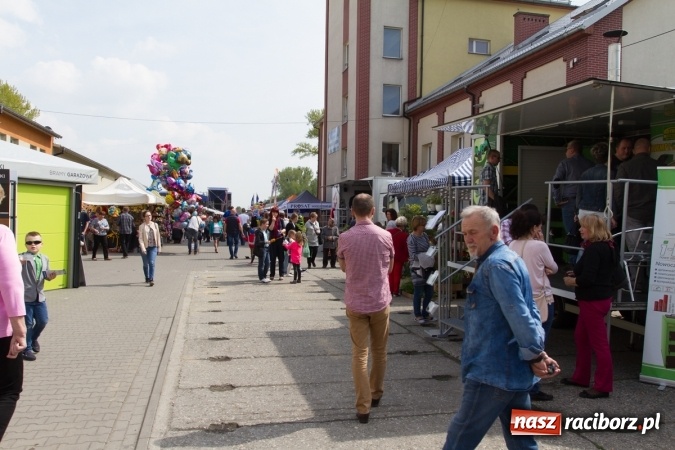 Zdjęcie w galerii na portalu naszraciborz.pl: Najmłodsi mieszkańcy gminy na scenie festynu rodzinnego w Pietrowicach Wielkich  wiadomości z regionu