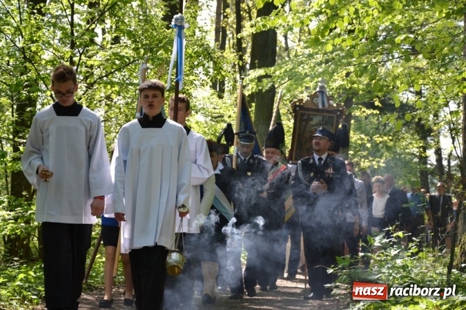 Zdjęcie w galerii na portalu naszraciborz.pl: Procesja św. Izydora Oracza przeszła ulicami Jankowic  wiadomości z regionu