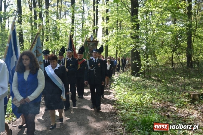 Zdjęcie w galerii na portalu naszraciborz.pl: Procesja św. Izydora Oracza przeszła ulicami Jankowic  wiadomości z regionu