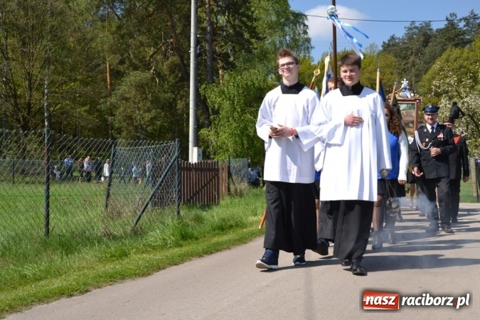 Zdjęcie w galerii na portalu naszraciborz.pl: Procesja św. Izydora Oracza przeszła ulicami Jankowic  wiadomości z regionu