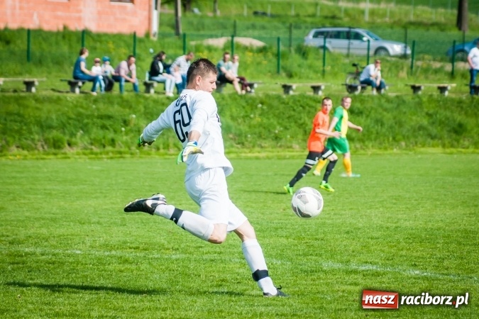 Zdjęcie w galerii na portalu naszraciborz.pl: Derby Raciborza: Konrad Świstowski uratował komplet punktów dla Studziennej wiadomości z regionu