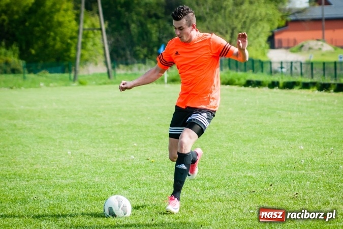 Zdjęcie w galerii na portalu naszraciborz.pl: Derby Raciborza: Konrad Świstowski uratował komplet punktów dla Studziennej wiadomości z regionu