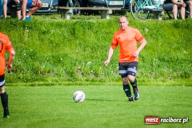 Zdjęcie w galerii na portalu naszraciborz.pl: Derby Raciborza: Konrad Świstowski uratował komplet punktów dla Studziennej wiadomości z regionu