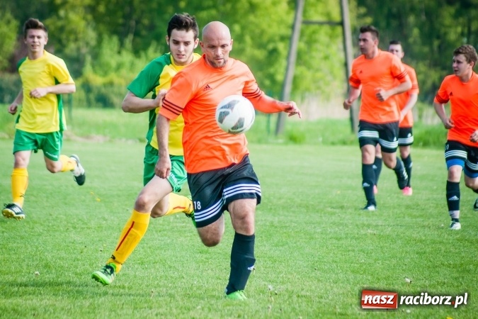 Zdjęcie w galerii na portalu naszraciborz.pl: Derby Raciborza: Konrad Świstowski uratował komplet punktów dla Studziennej wiadomości z regionu