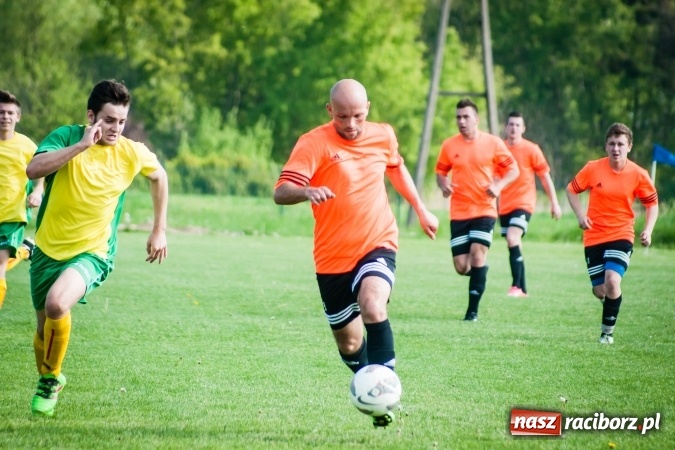 Zdjęcie w galerii na portalu naszraciborz.pl: Derby Raciborza: Konrad Świstowski uratował komplet punktów dla Studziennej wiadomości z regionu