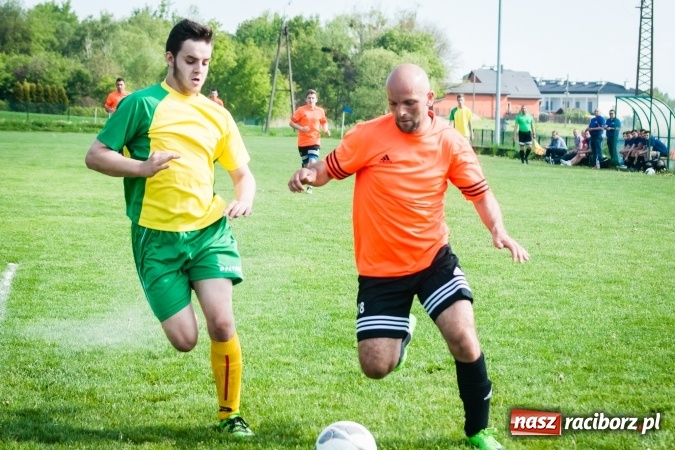 Zdjęcie w galerii na portalu naszraciborz.pl: Derby Raciborza: Konrad Świstowski uratował komplet punktów dla Studziennej wiadomości z regionu