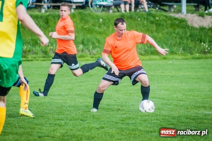 Zdjęcie w galerii na portalu naszraciborz.pl: Derby Raciborza: Konrad Świstowski uratował komplet punktów dla Studziennej wiadomości z regionu