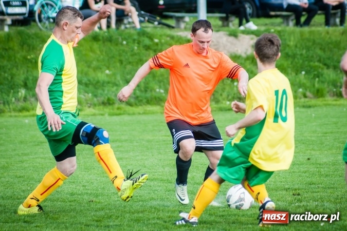 Zdjęcie w galerii na portalu naszraciborz.pl: Derby Raciborza: Konrad Świstowski uratował komplet punktów dla Studziennej wiadomości z regionu