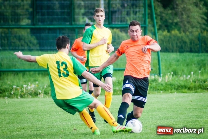 Zdjęcie w galerii na portalu naszraciborz.pl: Derby Raciborza: Konrad Świstowski uratował komplet punktów dla Studziennej wiadomości z regionu