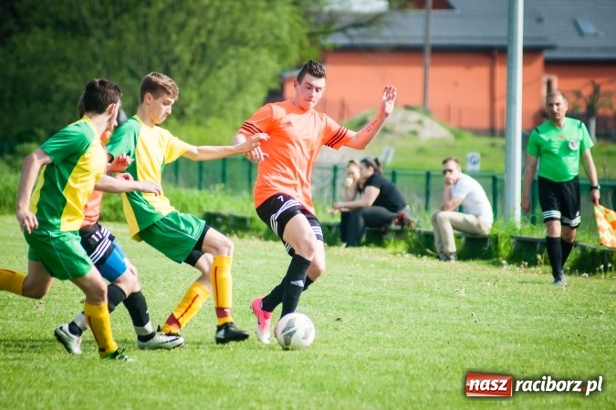 Zdjęcie w galerii na portalu naszraciborz.pl: Derby Raciborza: Konrad Świstowski uratował komplet punktów dla Studziennej wiadomości z regionu