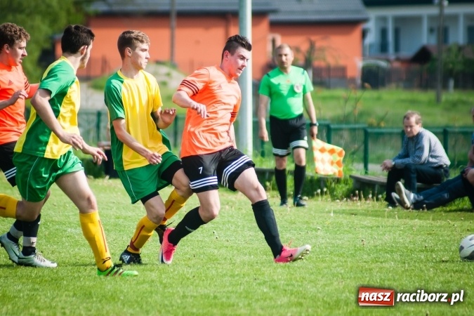 Zdjęcie w galerii na portalu naszraciborz.pl: Derby Raciborza: Konrad Świstowski uratował komplet punktów dla Studziennej wiadomości z regionu