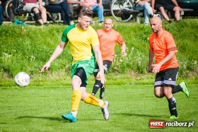 Zdjęcie w galerii na portalu naszraciborz.pl: Derby Raciborza: Konrad Świstowski uratował komplet punktów dla Studziennej wiadomości z regionu