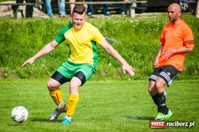 Zdjęcie w galerii na portalu naszraciborz.pl: Derby Raciborza: Konrad Świstowski uratował komplet punktów dla Studziennej wiadomości z regionu