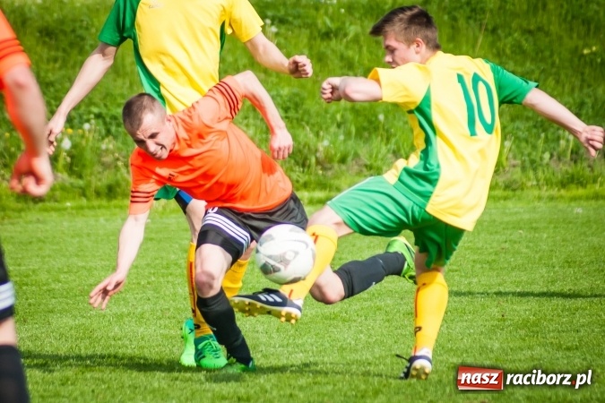 Zdjęcie w galerii na portalu naszraciborz.pl: Derby Raciborza: Konrad Świstowski uratował komplet punktów dla Studziennej wiadomości z regionu