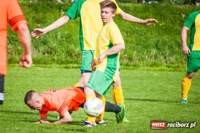 Zdjęcie w galerii na portalu naszraciborz.pl: Derby Raciborza: Konrad Świstowski uratował komplet punktów dla Studziennej wiadomości z regionu