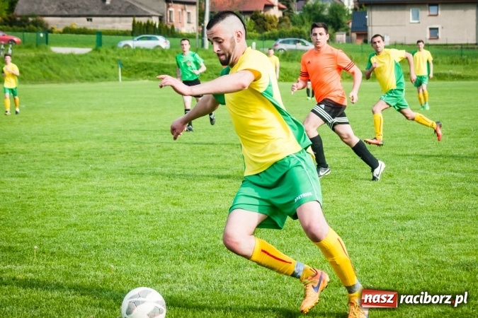 Zdjęcie w galerii na portalu naszraciborz.pl: Derby Raciborza: Konrad Świstowski uratował komplet punktów dla Studziennej wiadomości z regionu