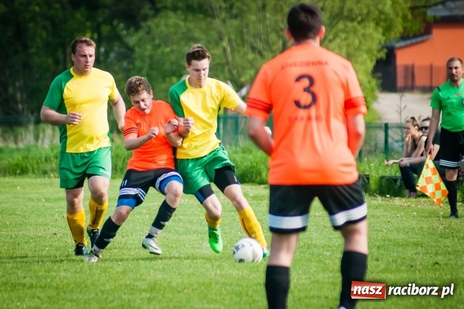 Zdjęcie w galerii na portalu naszraciborz.pl: Derby Raciborza: Konrad Świstowski uratował komplet punktów dla Studziennej wiadomości z regionu