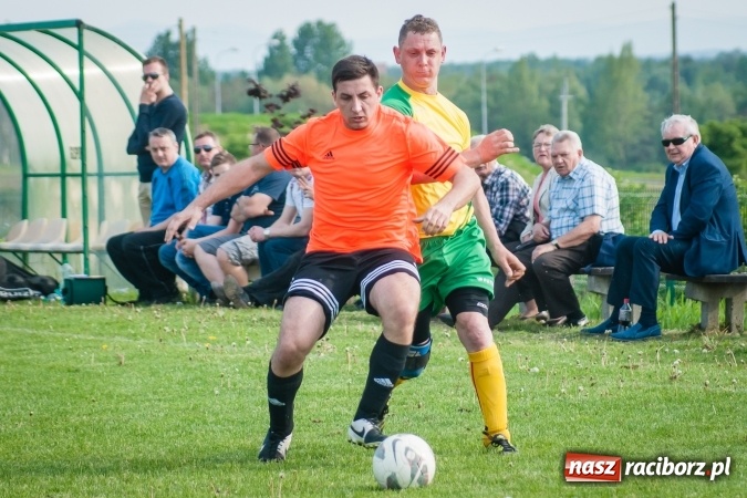 Zdjęcie w galerii na portalu naszraciborz.pl: Derby Raciborza: Konrad Świstowski uratował komplet punktów dla Studziennej wiadomości z regionu