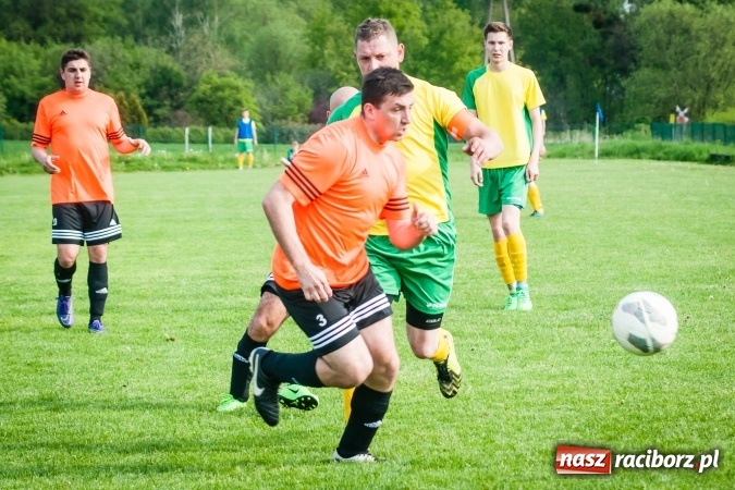 Zdjęcie w galerii na portalu naszraciborz.pl: Derby Raciborza: Konrad Świstowski uratował komplet punktów dla Studziennej wiadomości z regionu