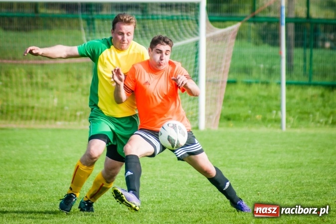 Zdjęcie w galerii na portalu naszraciborz.pl: Derby Raciborza: Konrad Świstowski uratował komplet punktów dla Studziennej wiadomości z regionu