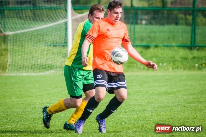 Zdjęcie w galerii na portalu naszraciborz.pl: Derby Raciborza: Konrad Świstowski uratował komplet punktów dla Studziennej wiadomości z regionu