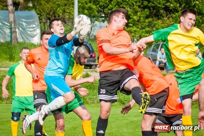 Zdjęcie w galerii na portalu naszraciborz.pl: Derby Raciborza: Konrad Świstowski uratował komplet punktów dla Studziennej wiadomości z regionu
