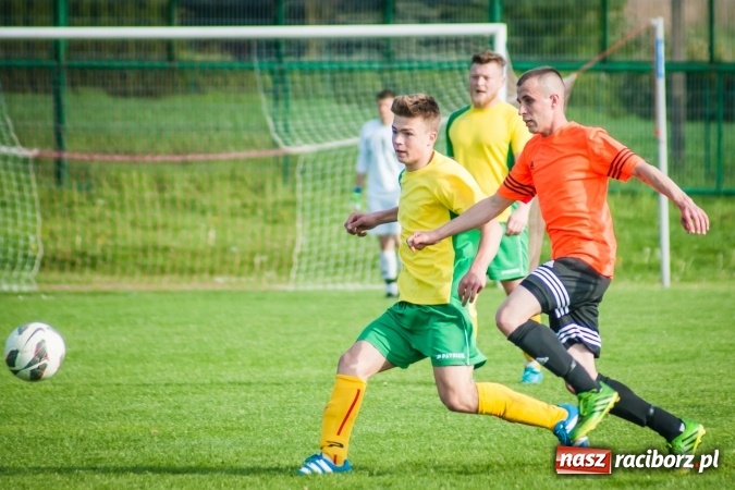 Zdjęcie w galerii na portalu naszraciborz.pl: Derby Raciborza: Konrad Świstowski uratował komplet punktów dla Studziennej wiadomości z regionu