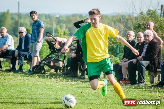 Zdjęcie w galerii na portalu naszraciborz.pl: Derby Raciborza: Konrad Świstowski uratował komplet punktów dla Studziennej wiadomości z regionu