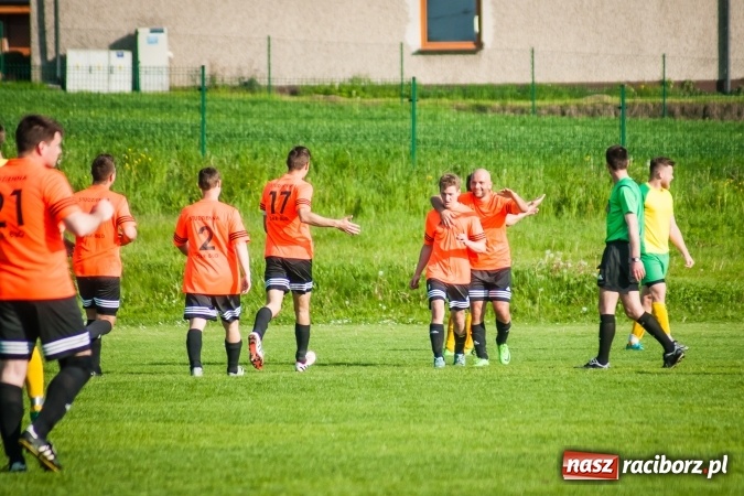 Zdjęcie w galerii na portalu naszraciborz.pl: Derby Raciborza: Konrad Świstowski uratował komplet punktów dla Studziennej wiadomości z regionu