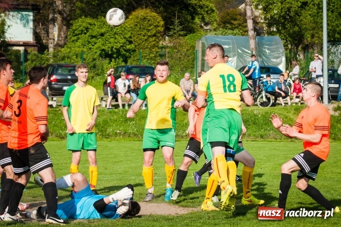 Zdjęcie w galerii na portalu naszraciborz.pl: Derby Raciborza: Konrad Świstowski uratował komplet punktów dla Studziennej wiadomości z regionu