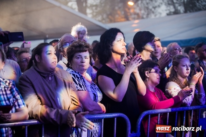 Zdjęcie w galerii na portalu naszraciborz.pl: Golec uOrkiestra na finał pietrowickiej Eko-Wystawy FOTORELACJA wiadomości z regionu