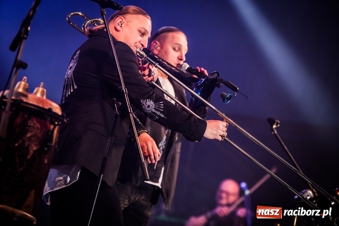 Zdjęcie w galerii na portalu naszraciborz.pl: Golec uOrkiestra na finał pietrowickiej Eko-Wystawy FOTORELACJA wiadomości z regionu