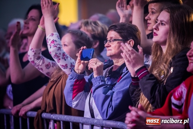 Zdjęcie w galerii na portalu naszraciborz.pl: Golec uOrkiestra na finał pietrowickiej Eko-Wystawy FOTORELACJA wiadomości z regionu