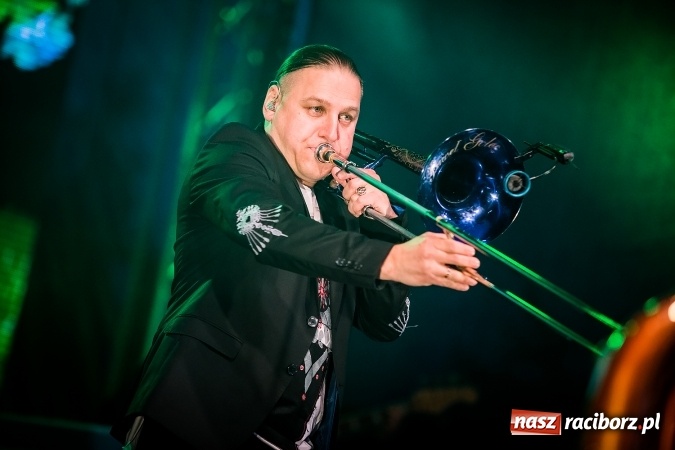 Zdjęcie w galerii na portalu naszraciborz.pl: Golec uOrkiestra na finał pietrowickiej Eko-Wystawy FOTORELACJA wiadomości z regionu