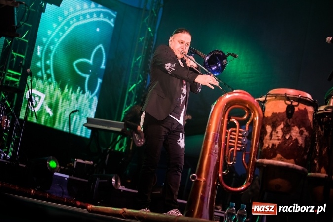 Zdjęcie w galerii na portalu naszraciborz.pl: Golec uOrkiestra na finał pietrowickiej Eko-Wystawy FOTORELACJA wiadomości z regionu