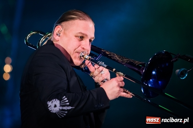 Zdjęcie w galerii na portalu naszraciborz.pl: Golec uOrkiestra na finał pietrowickiej Eko-Wystawy FOTORELACJA wiadomości z regionu