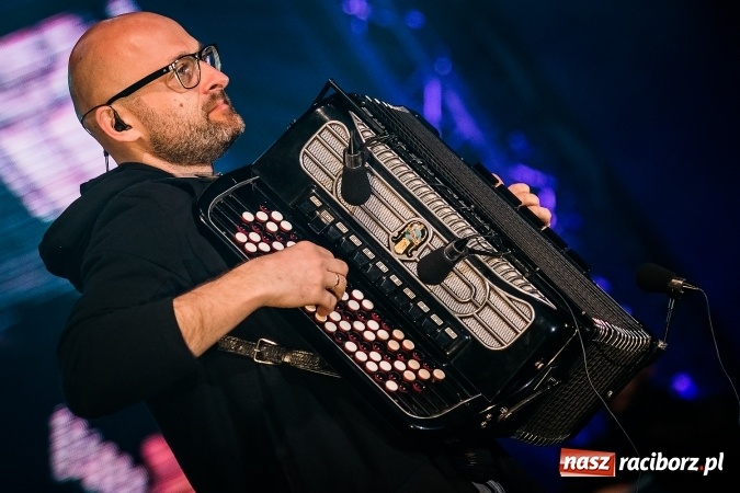 Zdjęcie w galerii na portalu naszraciborz.pl: Golec uOrkiestra na finał pietrowickiej Eko-Wystawy FOTORELACJA wiadomości z regionu