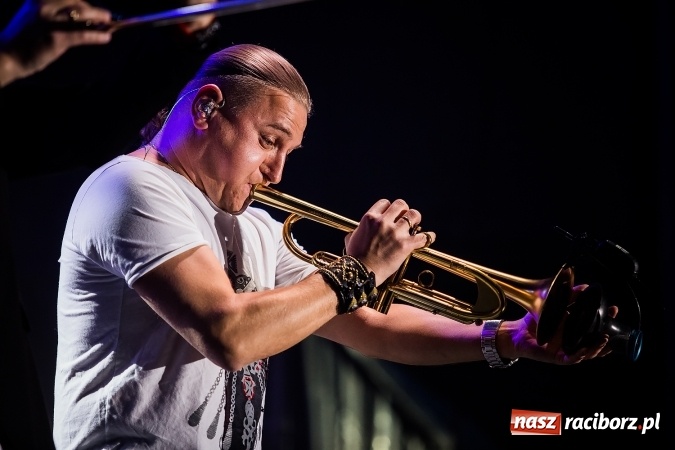 Zdjęcie w galerii na portalu naszraciborz.pl: Golec uOrkiestra na finał pietrowickiej Eko-Wystawy FOTORELACJA wiadomości z regionu