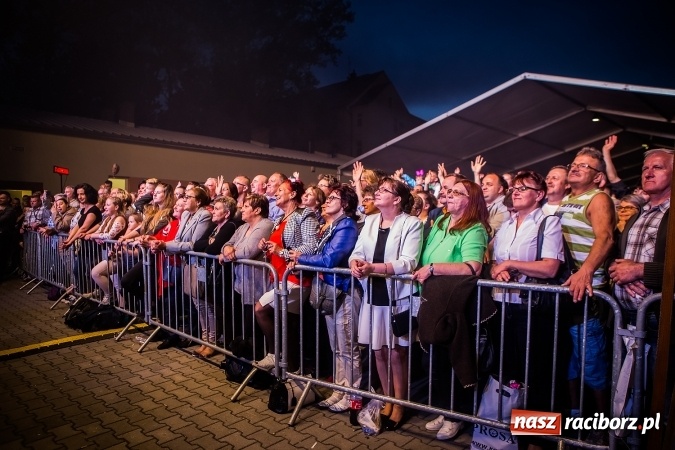 Zdjęcie w galerii na portalu naszraciborz.pl: Golec uOrkiestra na finał pietrowickiej Eko-Wystawy FOTORELACJA wiadomości z regionu