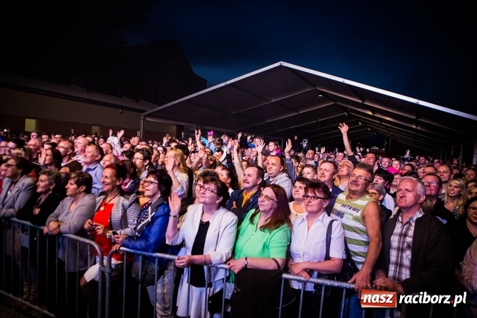 Zdjęcie w galerii na portalu naszraciborz.pl: Golec uOrkiestra na finał pietrowickiej Eko-Wystawy FOTORELACJA wiadomości z regionu