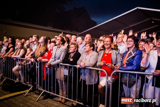 Zdjęcie w galerii na portalu naszraciborz.pl: Golec uOrkiestra na finał pietrowickiej Eko-Wystawy FOTORELACJA wiadomości z regionu