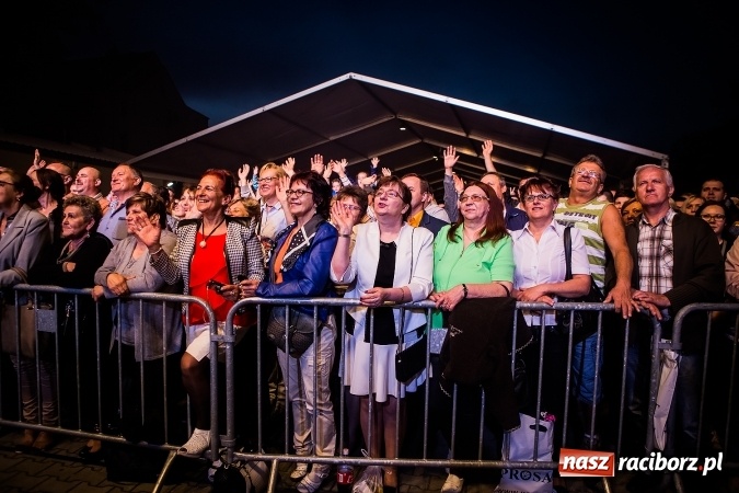 Zdjęcie w galerii na portalu naszraciborz.pl: Golec uOrkiestra na finał pietrowickiej Eko-Wystawy FOTORELACJA wiadomości z regionu