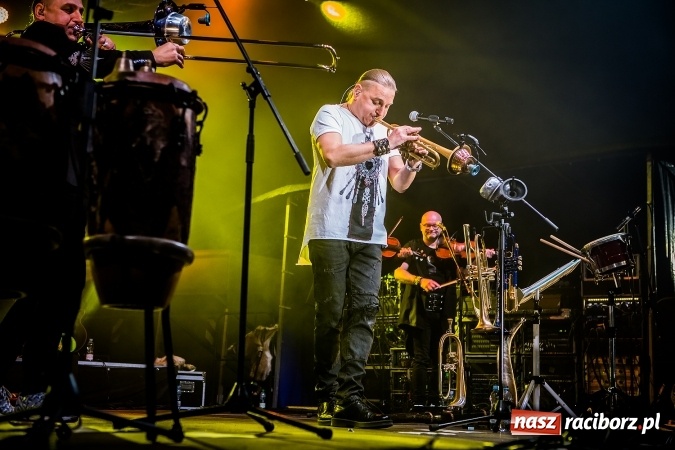 Zdjęcie w galerii na portalu naszraciborz.pl: Golec uOrkiestra na finał pietrowickiej Eko-Wystawy FOTORELACJA wiadomości z regionu