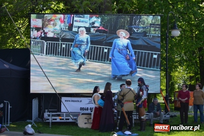 Zdjęcie w galerii na portalu naszraciborz.pl: Majówka z historią w tle w Chałupkach. Gwiazdą Halina Mlynkova wiadomości z regionu