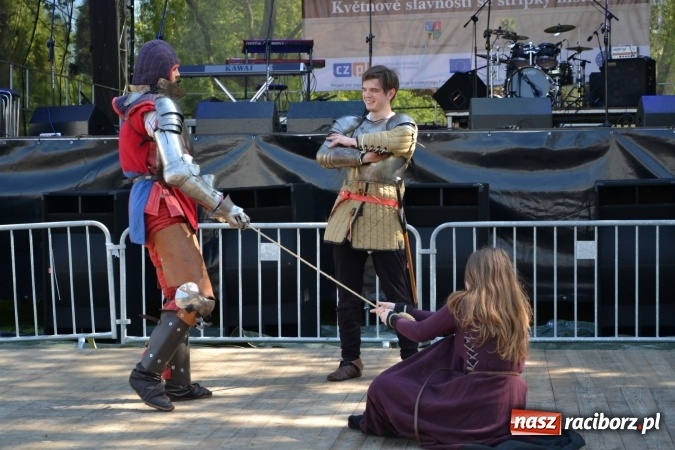 Zdjęcie w galerii na portalu naszraciborz.pl: Majówka z historią w tle w Chałupkach. Gwiazdą Halina Mlynkova wiadomości z regionu