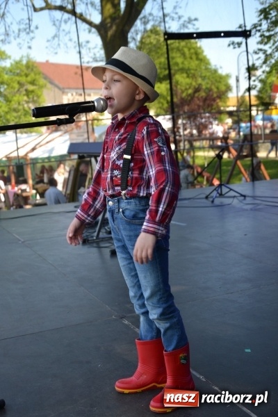 Zdjęcie w galerii na portalu naszraciborz.pl: Majówka z historią w tle w Chałupkach. Gwiazdą Halina Mlynkova wiadomości z regionu