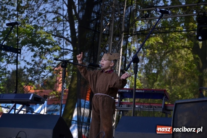 Zdjęcie w galerii na portalu naszraciborz.pl: Majówka z historią w tle w Chałupkach. Gwiazdą Halina Mlynkova wiadomości z regionu